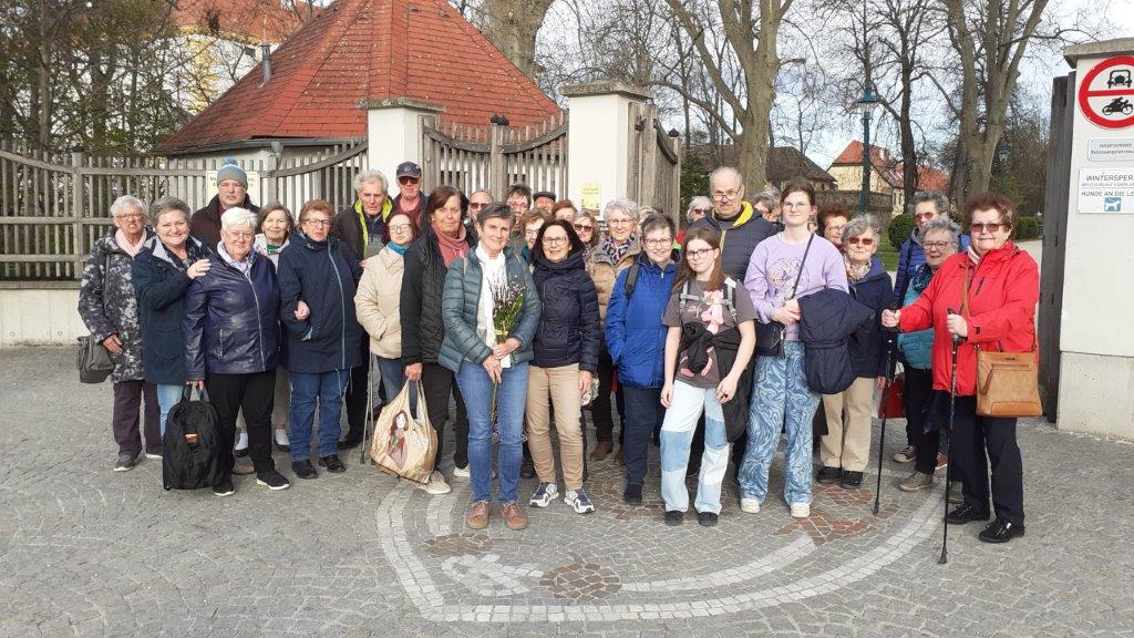 Traisner Pensionisten besuchten Ostermarkt Kottingbrunn 2023!