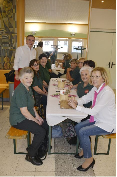 Foto von links: Bürgermeister Herbert Thumpser, Maria Friedl, Claudia Schädl, Herta Schrittwieser, Karin Fuchs, Waltraud Vielhaber, Elisabeth Piskin, Christine Hochebner, GR Helma Sachs